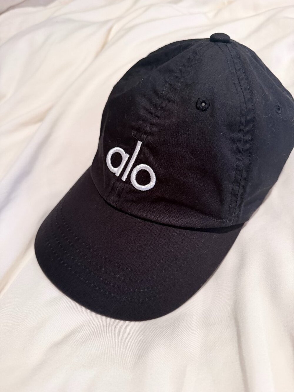 Alo Yoga Off-Duty Cap Black White Logo Adjustable Baseball Hat